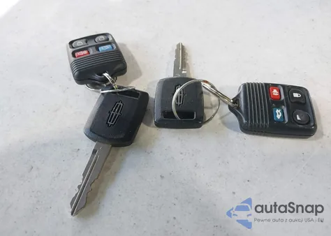 2004 Lincoln Town Car Signature из США, поврежденный, VIN 1LNHM81W54Y659610